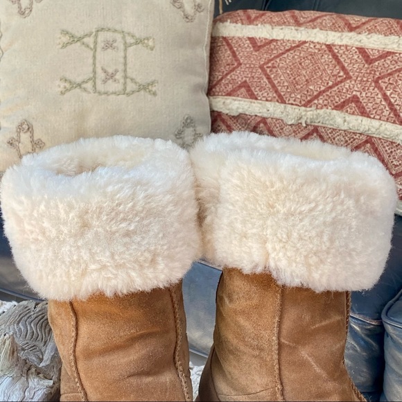 UGG Boots - Picture 4 of 8